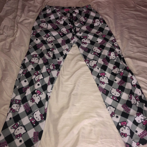 hello kitty pajamas - Picture 3 of 4